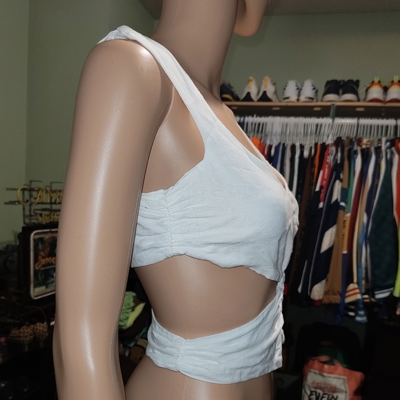 Elegant White Asymmetrical Crop Top - Picture 2 of 7